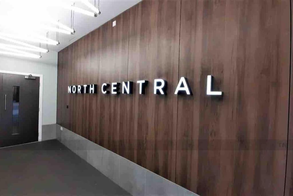 Stylish 2 Bedroom Centre Apartment *